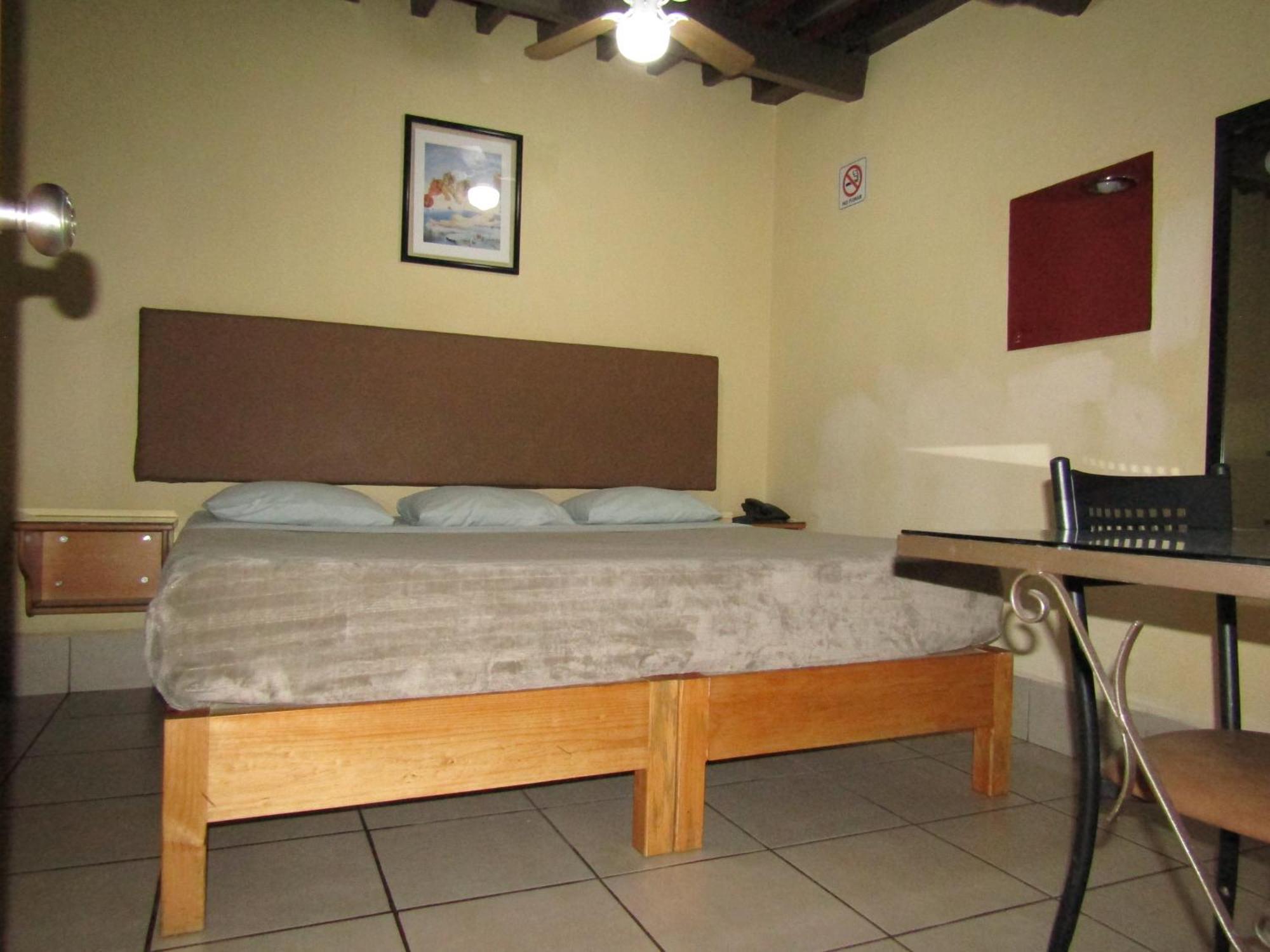 Hotel 1973 San Luis Potosi Bagian luar foto